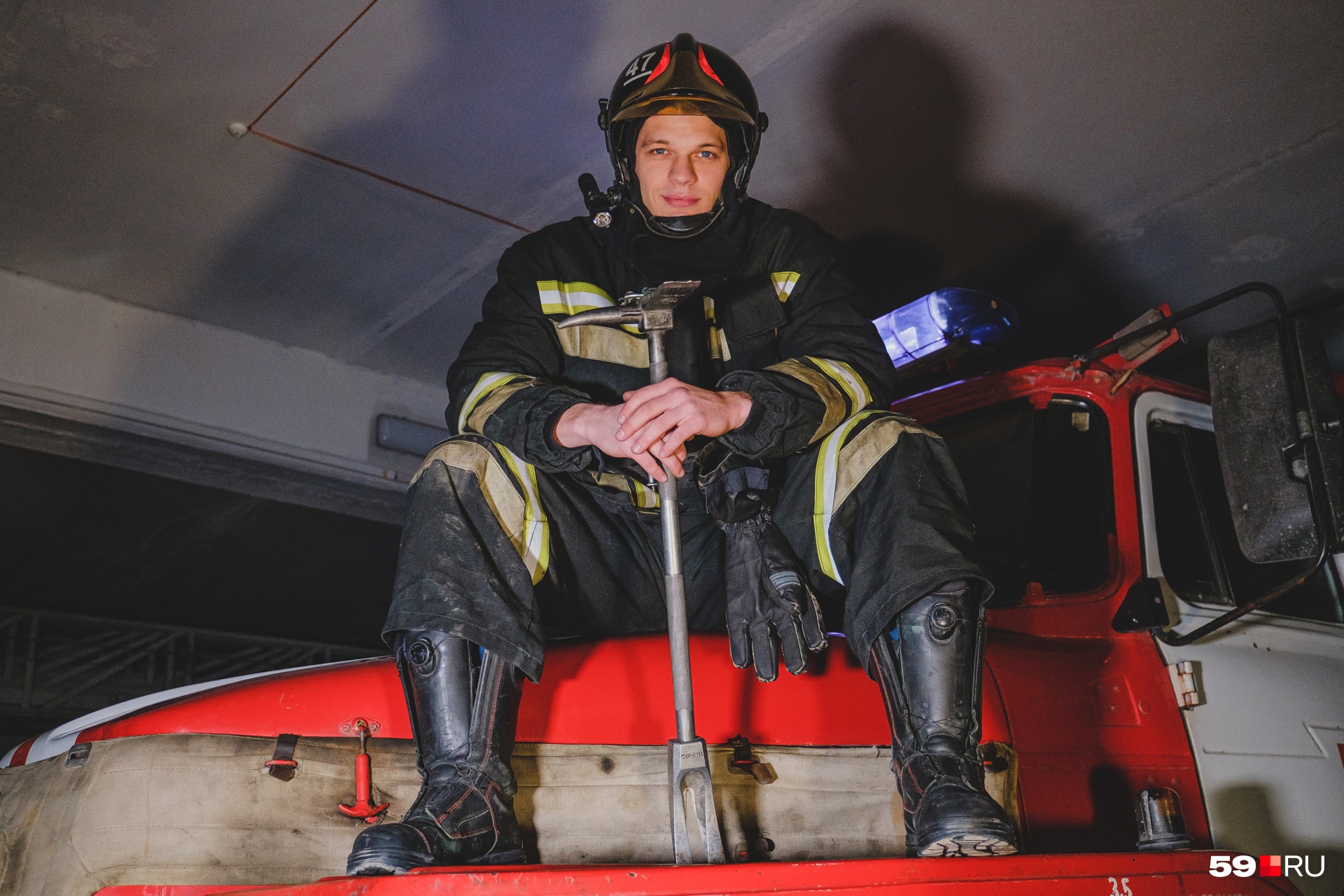 На фото — пожарный из Чайковского Семён Васильев