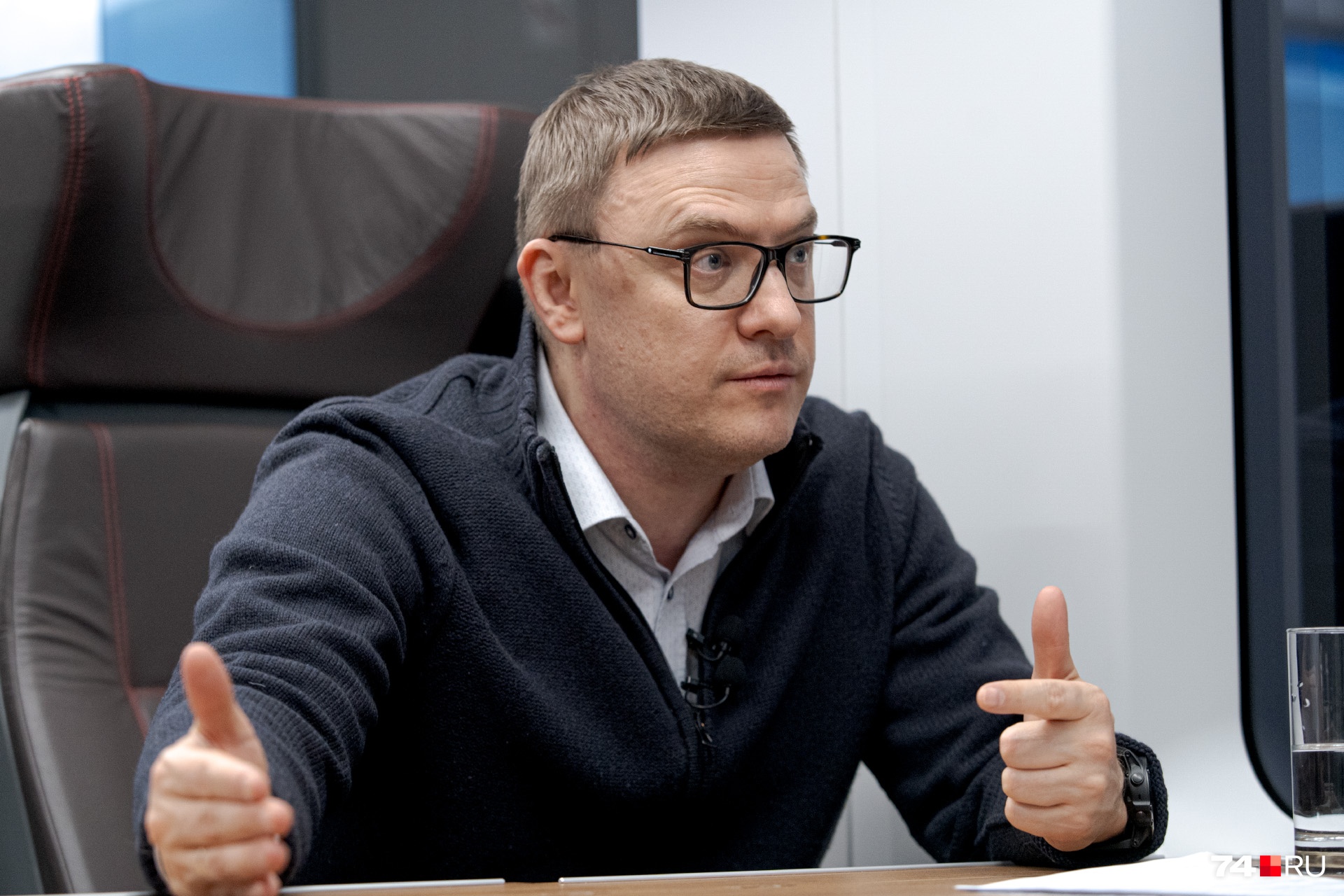 Вопрос про заводы существенно оживил нашу беседу Вопрос про заводы существенно оживил нашу беседу
