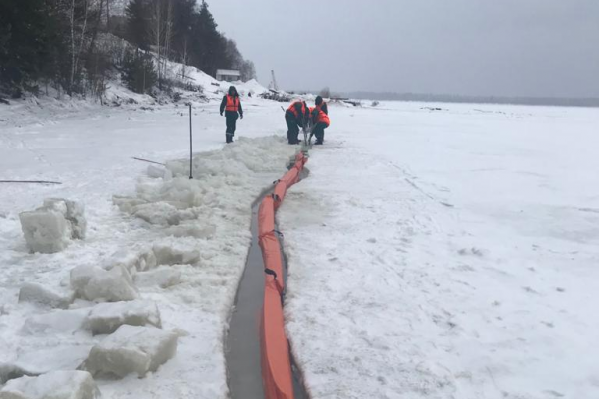 Разлив произошел около поселка Рыбное Разлив произошел около поселка Рыбное