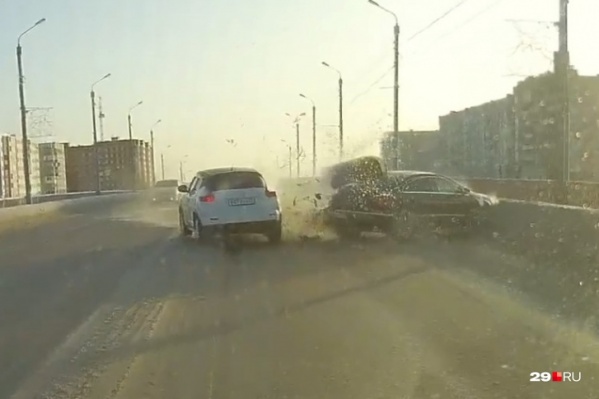В одном из случаев дошло до лобового столкновения В одном из случаев дошло до лобового столкновения
