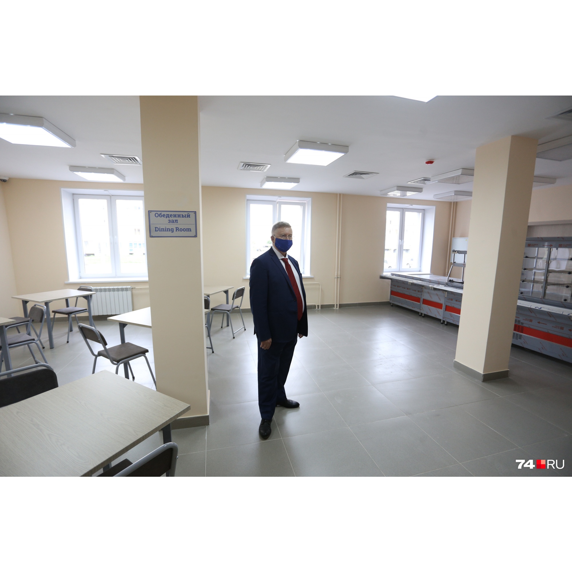 В столовой мест немного В столовой мест немного