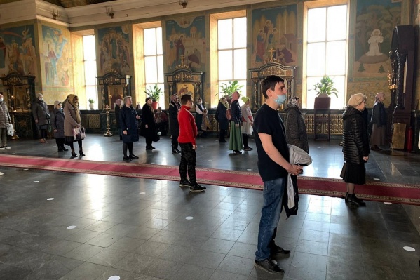 В епархии ответили, что все прихожане соблюдали дистанцию и были в масках В епархии ответили, что все прихожане соблюдали дистанцию и были в масках