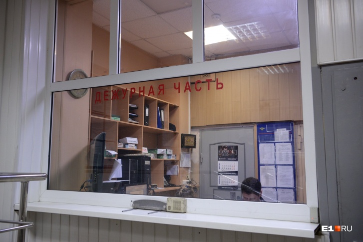 Медики сообщили о раненом в полицию Медики сообщили о раненом в полицию