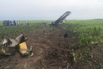 После падения самолет загорелся После падения самолет загорелся