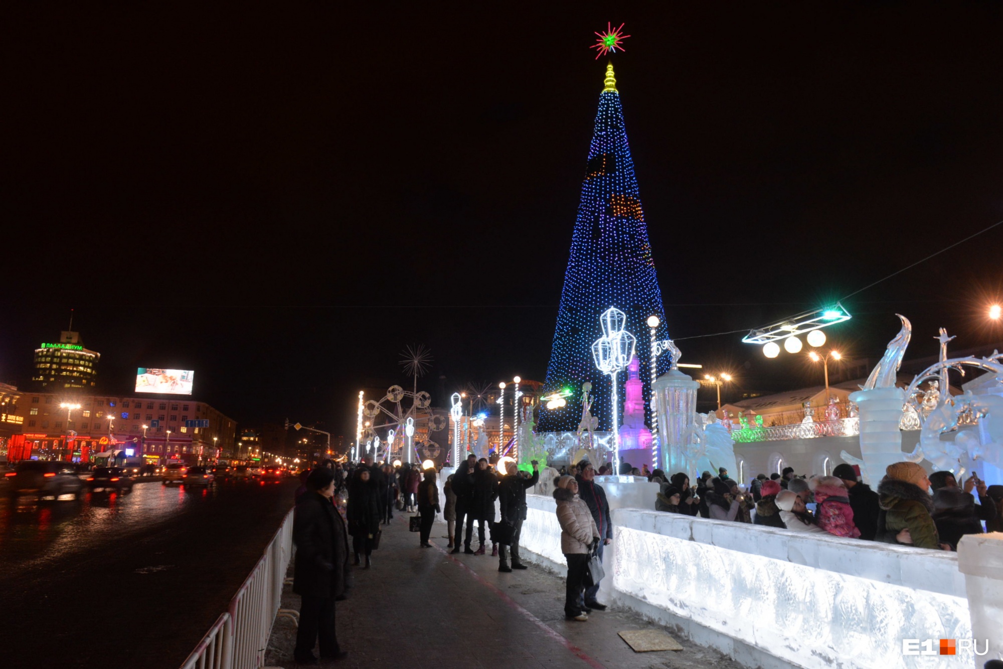 Мэр Екатеринбурга объяснил, почему город каждый год тратит деньги на аренду новогодней елки и не покупает свою