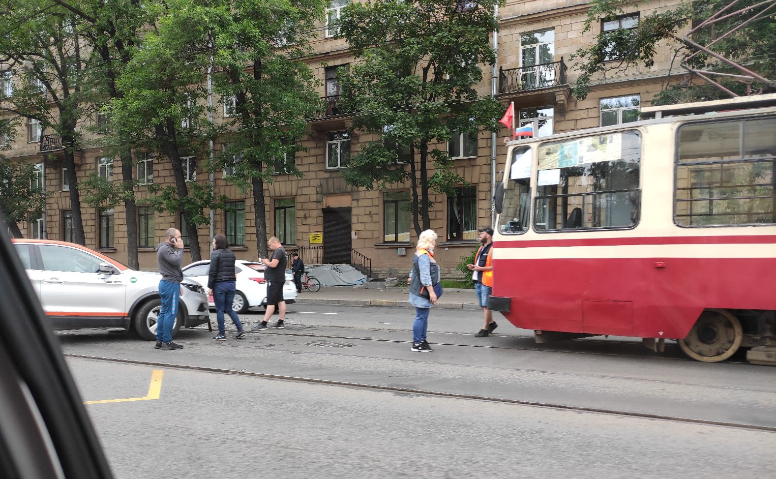 Трамваи энгельса. Авария с трамваем в Санкт-Петербурге. Энгельс трамвай.