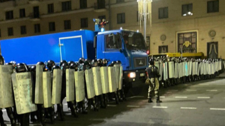 «Вытаскивают из толпы и бьют дубинками»: екатеринбурженка в Минске — о массовых беспорядках
