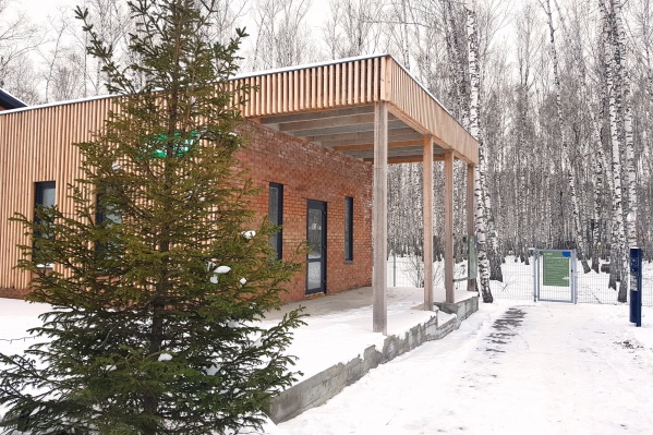 В поселке Соловьиная Роща выставлено на продажу капитальное кирпичное здание площадью 280 квадратов со всеми коммуникациями В поселке Соловьиная Роща выставлено на продажу капитальное кирпичное здание площадью 280 квадратов со всеми коммуникациями