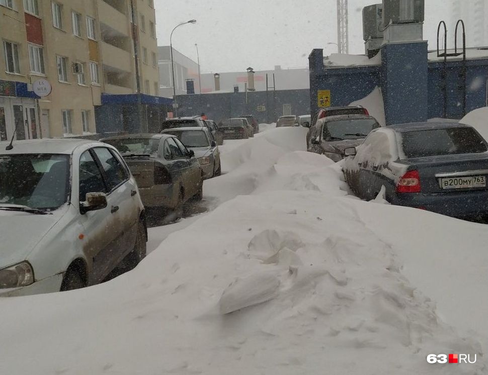 Буря в самаре сегодня. Снегопад Самара 2020. Снежная буря в Самаре. Сугробы в Самаре. Снег в Самаре.