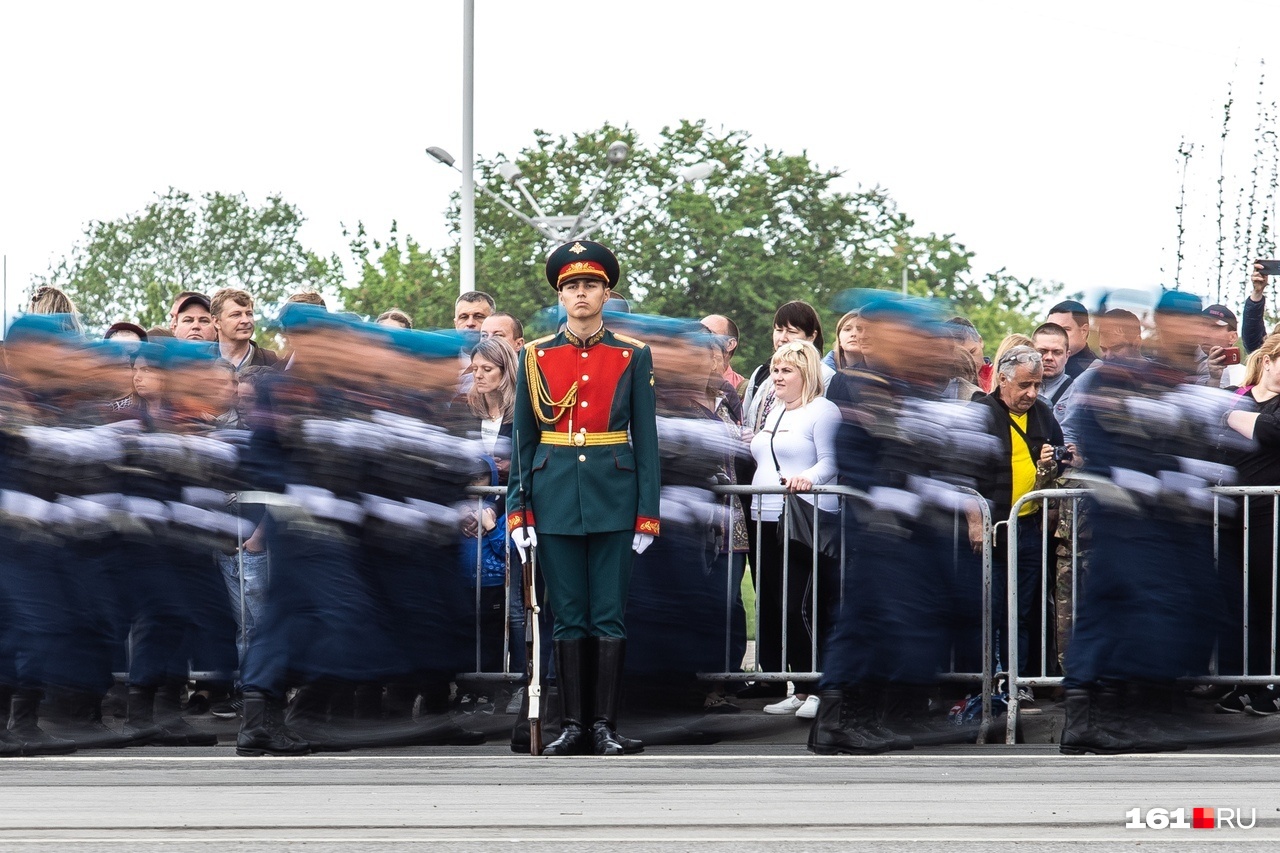 Три тысячи человек и сто единиц техники: стало известно, как пройдет парад Победы в Ростове