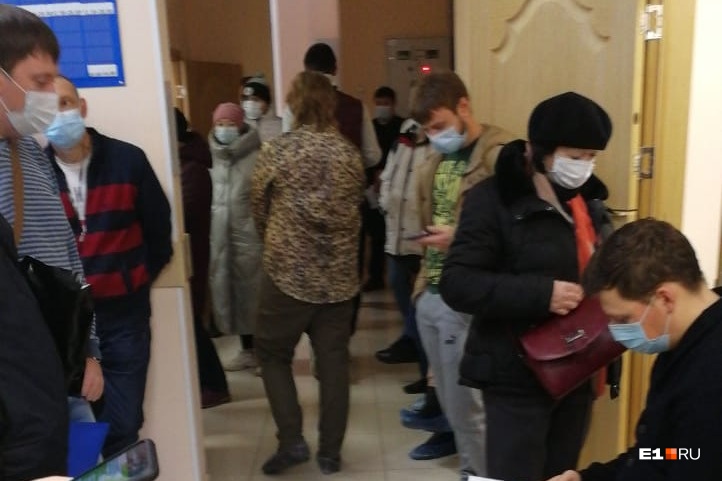 В поликлинике № 2 в Академическом уменьшили персонал, который очно принимает пациентов В поликлинике № 2 в Академическом уменьшили персонал, который очно принимает пациентов