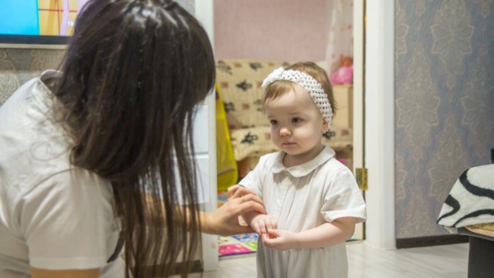 К двухлетней девочке из Уфы, победившей онкологию, вернулся рак. Ей грозит удаление глаза