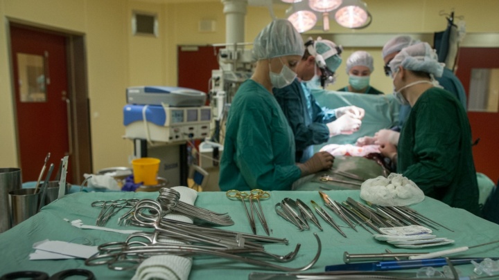 «Я впервые видел сердце, так нашпигованное опухолями»: кардиохирурги спасли младенца из Хакасии
