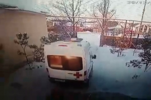Угонщик заметил, что водитель служебного авто зашел в дом, и воспользовался моментом Угонщик заметил, что водитель служебного авто зашел в дом, и воспользовался моментом