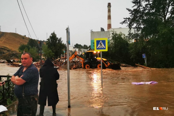 В городе введен режим ЧС В городе введен режим ЧС