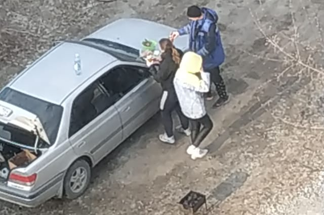 Дистанцию они явно не соблюдают Дистанцию они явно не соблюдают