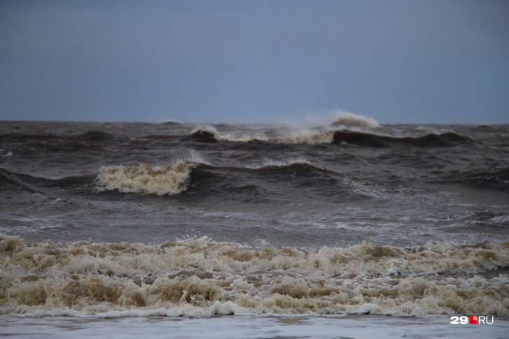 Туристам не повезло с погодой — на Белом море были в этот день двухметровые волны