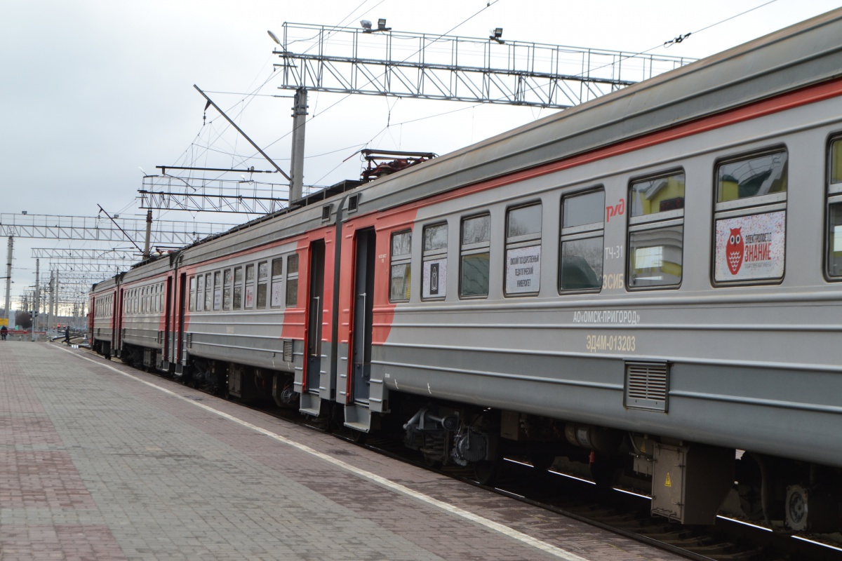 Электричка москаленки омск. Электропоезд Калачинская Омск. Омск пригород электропоезд. Электропоезд Омск Исилькуль. Омск пригород электрички.