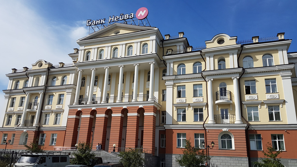 Пятиэтажный дворец банка «Нейва» на Чапаева выставили на продажу за 413 миллионов рублей