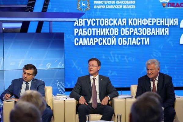 Слева направо: министр образования и науки СО Виктор Акопьян, губернатор Дмитрий Азаров, председатель совета ректоров СО Геннадий Котельников Слева направо: министр образования и науки СО Виктор Акопьян, губернатор Дмитрий Азаров, председатель совета ректоров СО Геннадий Котельников