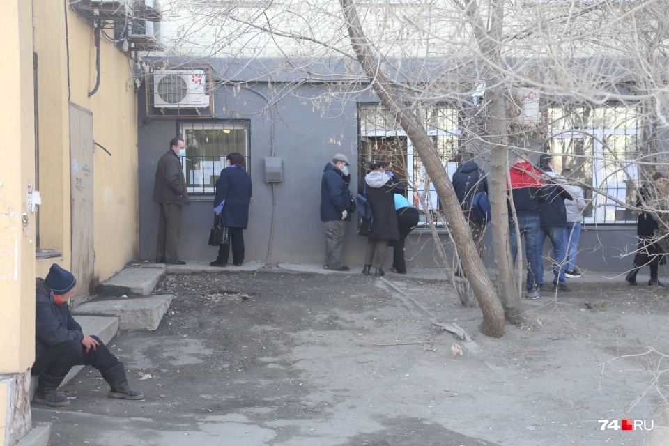 Безработица в области по сравнению с мартом уже выросла на шесть тысяч человек Безработица в области по сравнению с мартом уже выросла на шесть тысяч человек