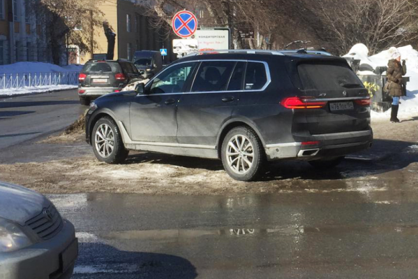 Стоянка на односторонней улице Стоянка на односторонней улице