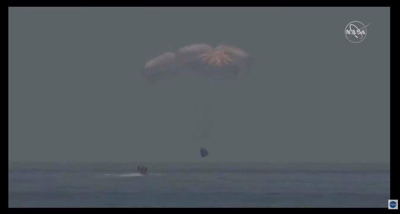 Crew Dragon приводнился в Мексиканском заливе. NASA транслирует видео