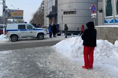 На месте работает полиция На месте работает полиция