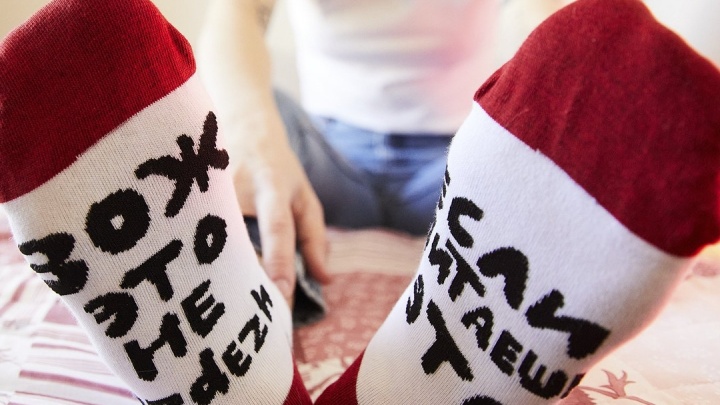 «Аморальное поведение»: в Ярославле магазин с носками оштрафовали за надписи с матом