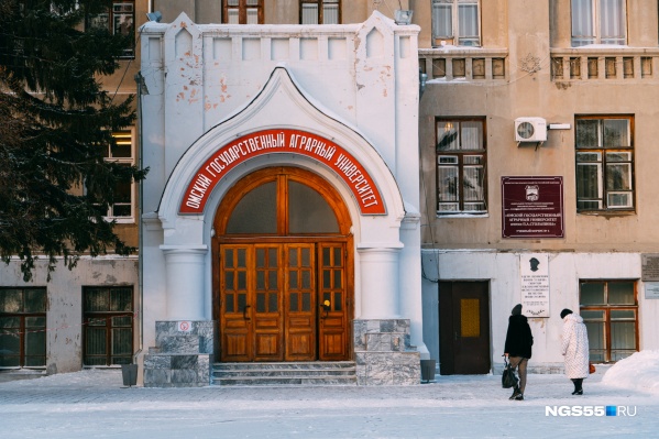 Студенты Омского аграрного университета с понедельника выйдут на очный формат Студенты Омского аграрного университета с понедельника выйдут на очный формат