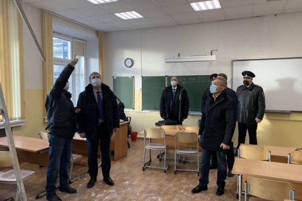 На место происшествия оперативно выехали силовики и представители городской и областной администраций На место происшествия оперативно выехали силовики и представители городской и областной администраций