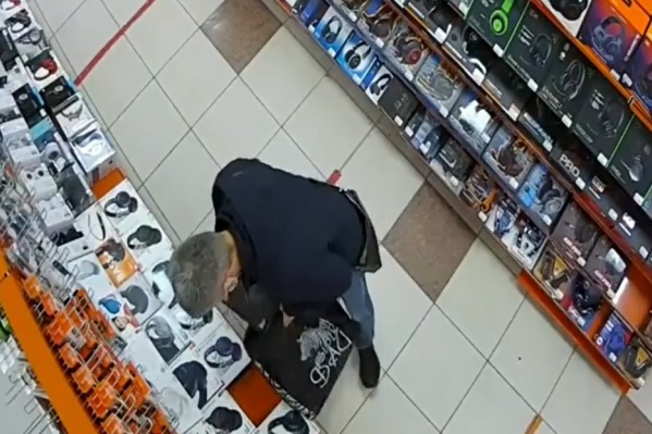 Мужчину подозревают в 13 кражах Мужчину подозревают в 13 кражах 