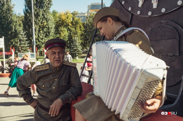 Все герои музея под открытым небом — актеры и студенты Все герои музея под открытым небом — актеры и студенты