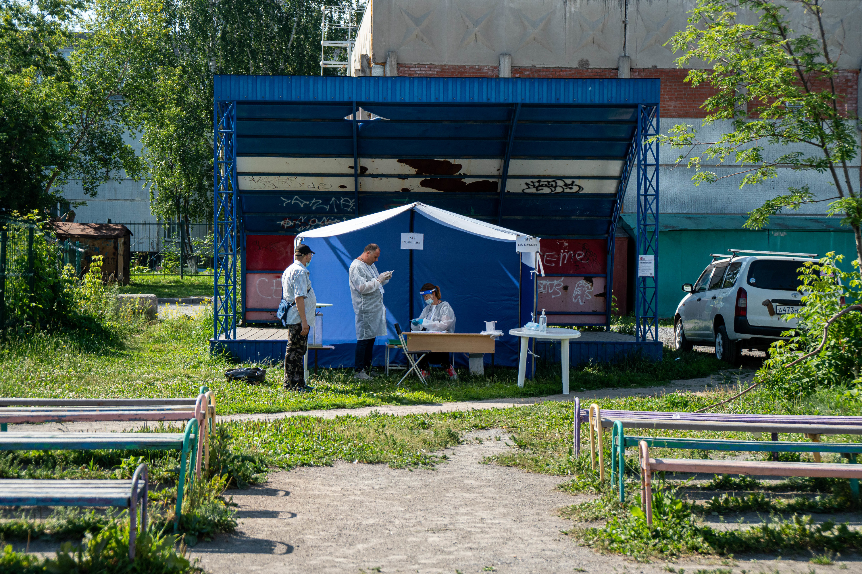 А вот так выглядели уличные палатки для голосования А вот так выглядели уличные палатки для голосования
