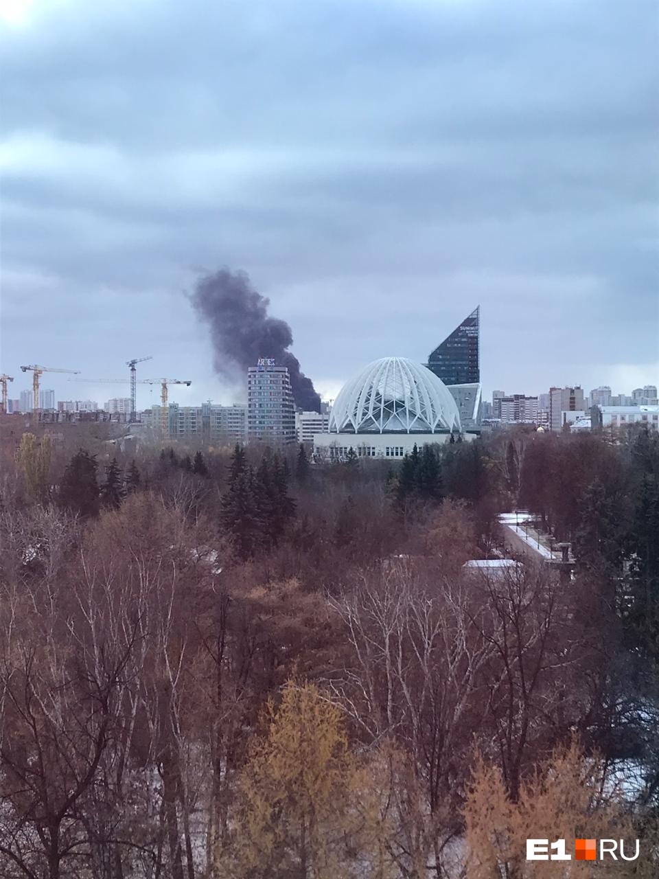 Дым виден издалека Дым виден издалека