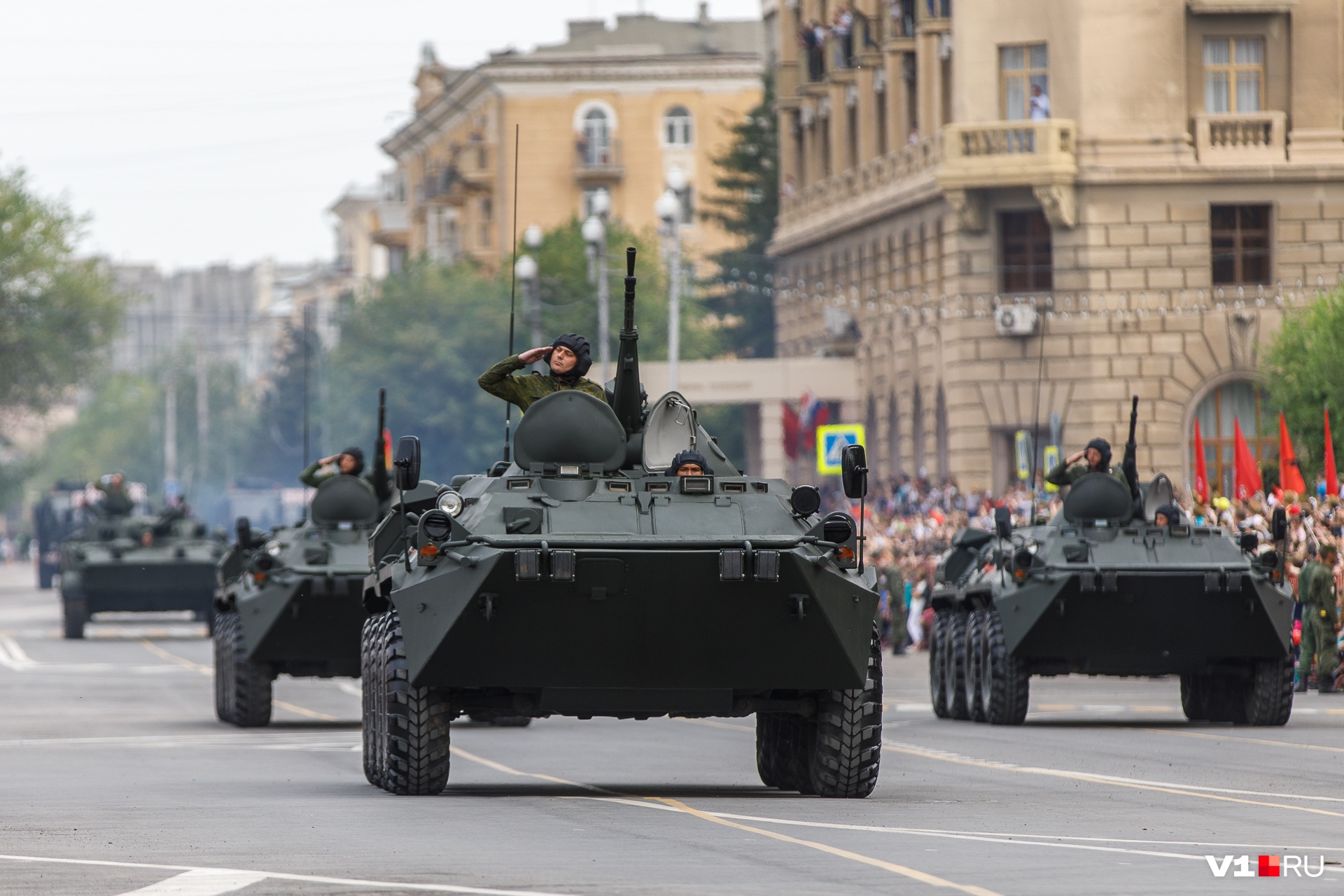 «На неопределенный срок»: в Волгограде из-за коронавируса распустили по домам технику для парада Победы