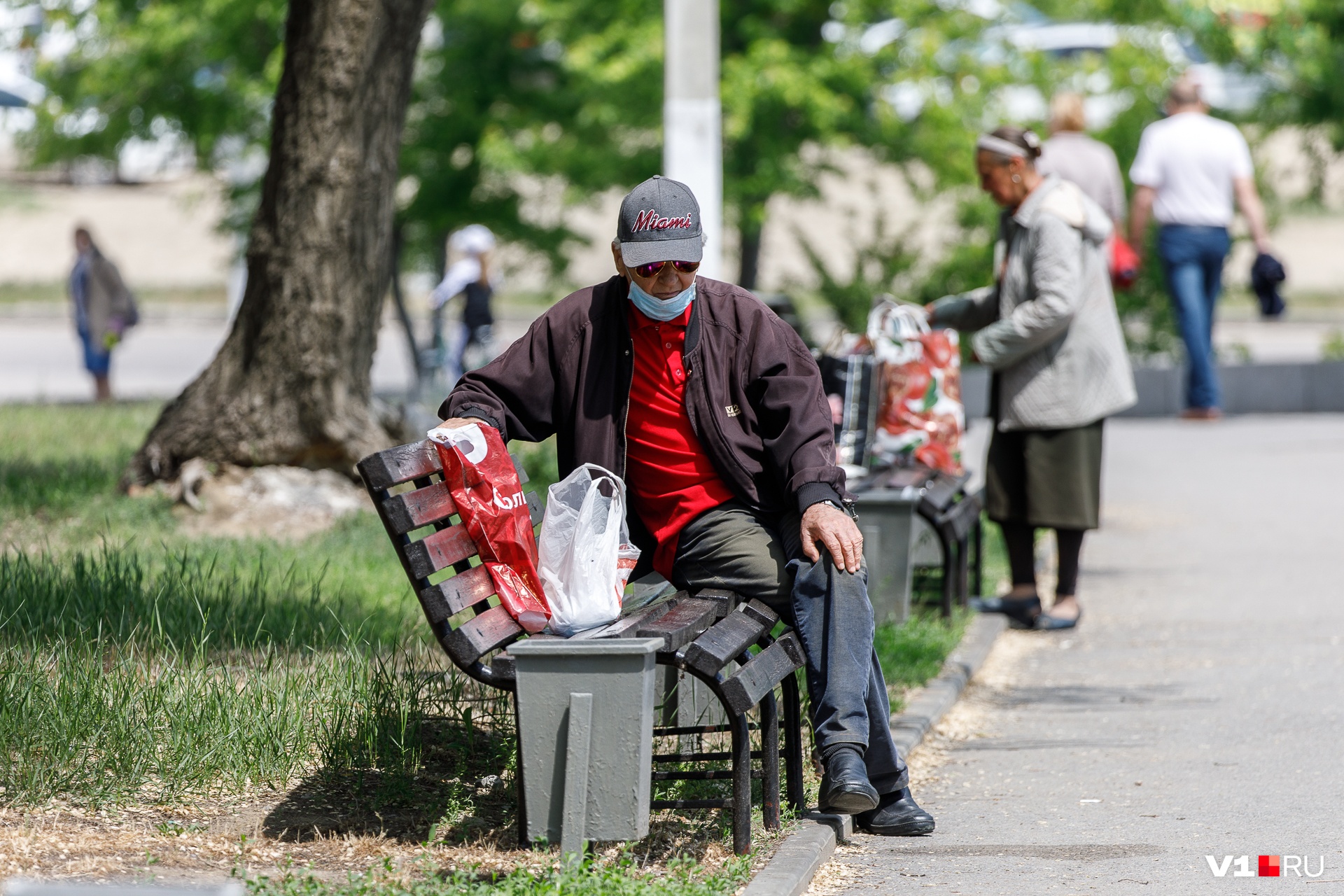 «На улице много людей»: в Волгограде вырос индекс самоизоляции после вспышки коронавируса
