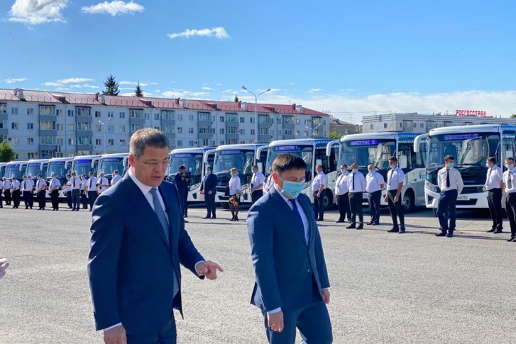 Новенькие машины, которые глава республики вручил компании, будут колесить по башкирской столице Новенькие машины, которые глава республики вручил компании, будут колесить по башкирской столице
