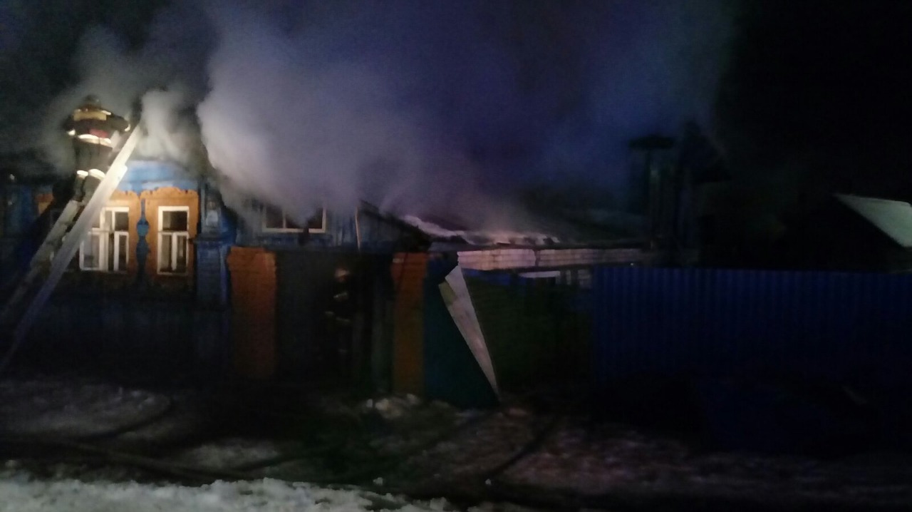 Ребенок и двое взрослых погибли при пожаре в Семенове