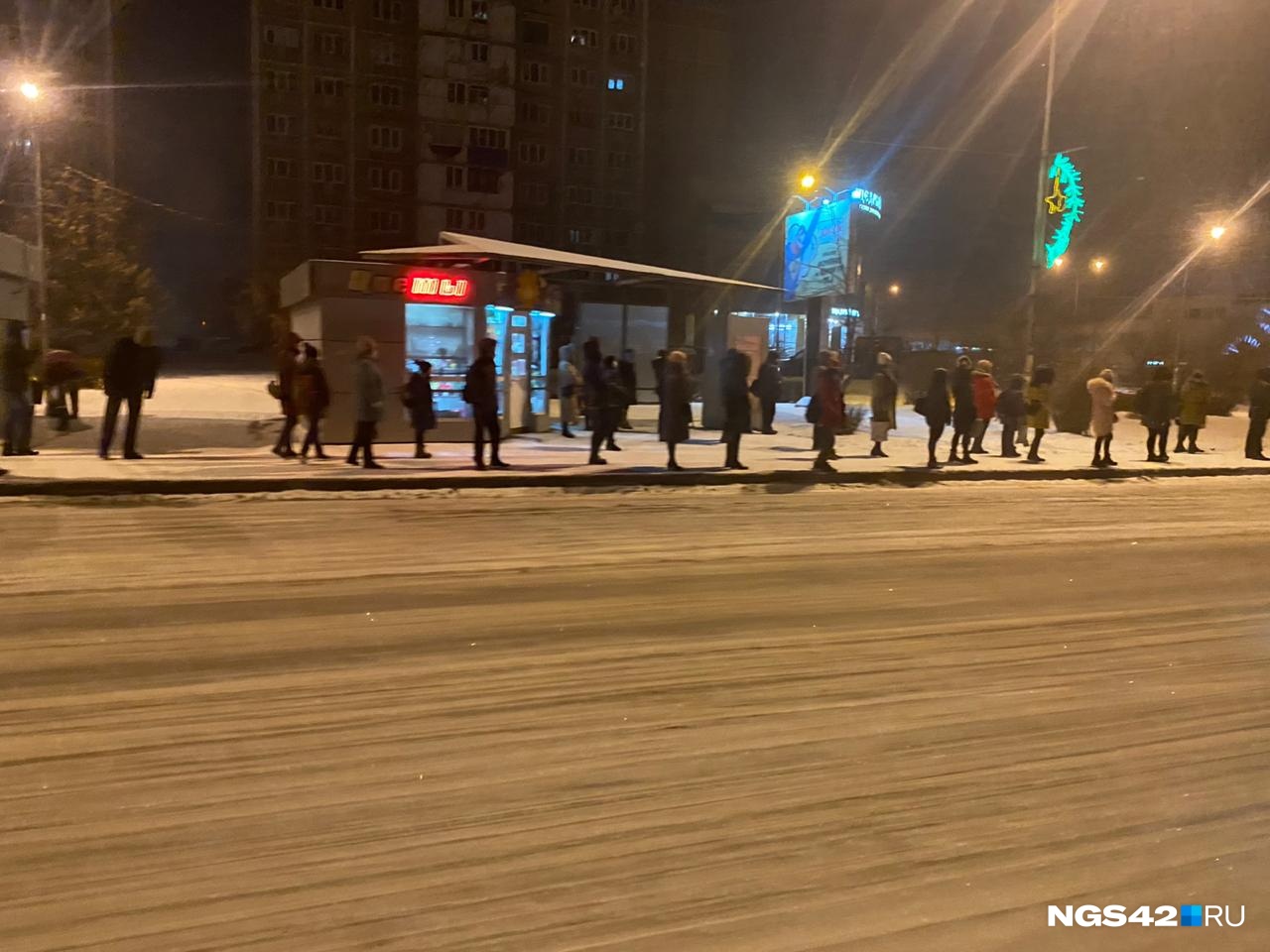 Толпы людей на остановках, проезд по 25 и никакого графика: как началась транспортная реформа в Новокузнецке