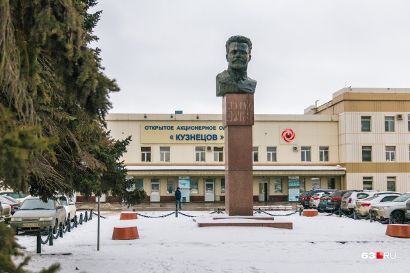 Сотрудники завода напомнили, что у предприятия давно сменилось официальное наименование Сотрудники завода напомнили, что у предприятия давно сменилось официальное наименование