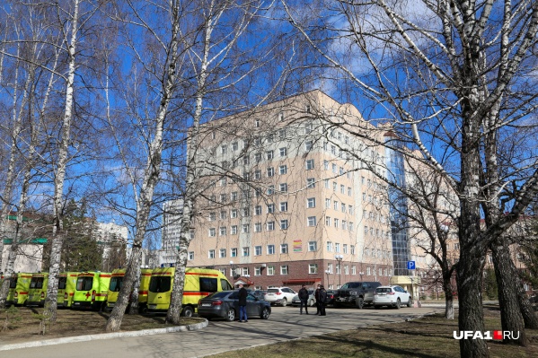 Машины скорых у РКБ стоят всегда наготове Машины скорых у РКБ стоят всегда наготове