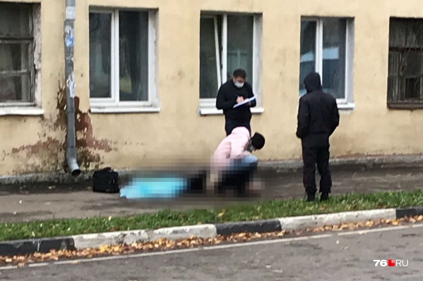 Мужчина умер до приезда бригады скорой помощи Мужчина умер до приезда бригады скорой помощи