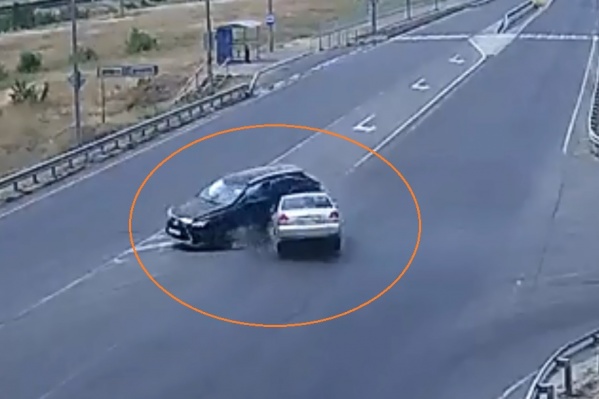 Водитель Lexus выехал не убедился в безопасности своего маневра Водитель Lexus выехал не убедился в безопасности своего маневра