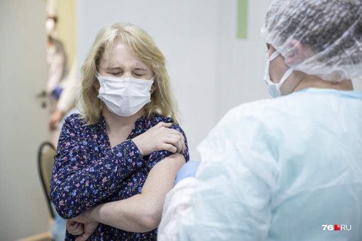 Анестезиолог-реаниматолог медицины катастроф Христина Скащенко сделала прививку в числе первых добровольцев. Говорит, что чувствует себя прекрасно и теперь спокойно работает с пациентами, заразившимися коронавирусом
