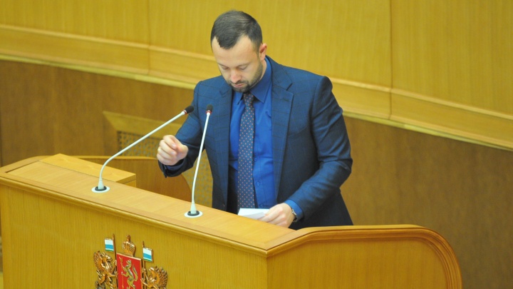 Екатеринбургский депутат, которого прокуратура заподозрила в коррупции, уволился со всех постов