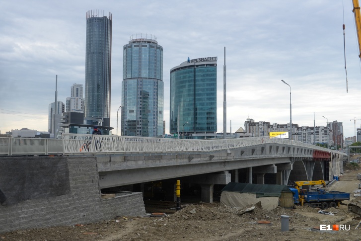 Работы по перестройке Макаровского моста должны возобновиться осенью