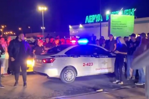 Полиция прервала выступление брейк-дансеров Полиция прервала выступление брейк-дансеров