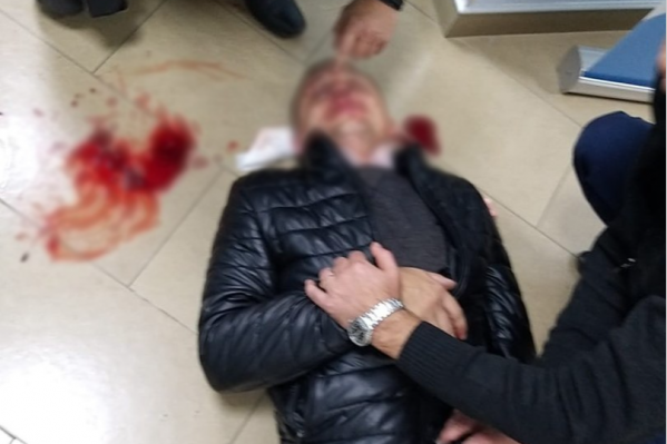 На помощь пострадавшему мужчине пришел врач-реаниматолог На помощь пострадавшему мужчине пришел врач-реаниматолог