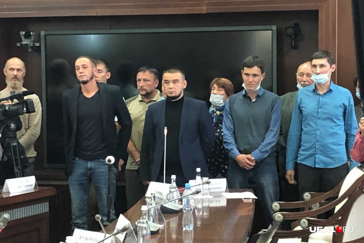 Активисты высказались и покинули здание Активисты высказались и покинули здание